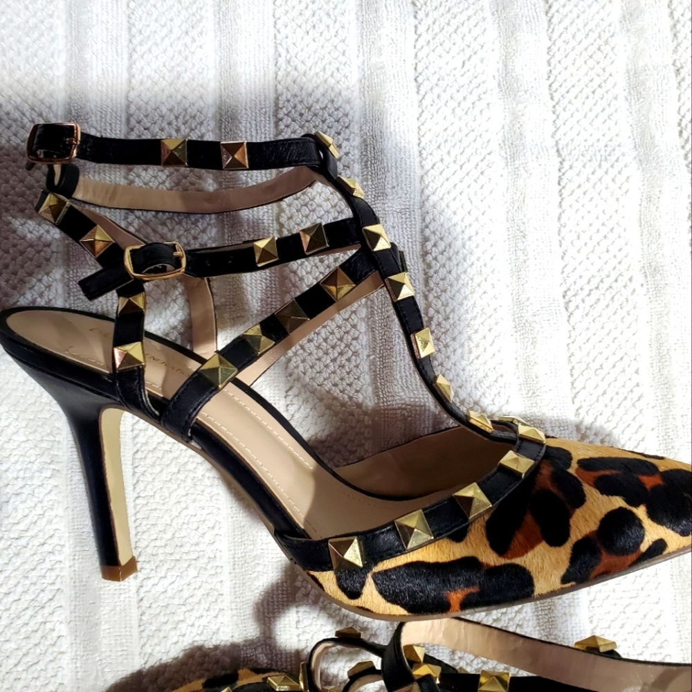 Never worn, gorgeous leopard print strappy heels.